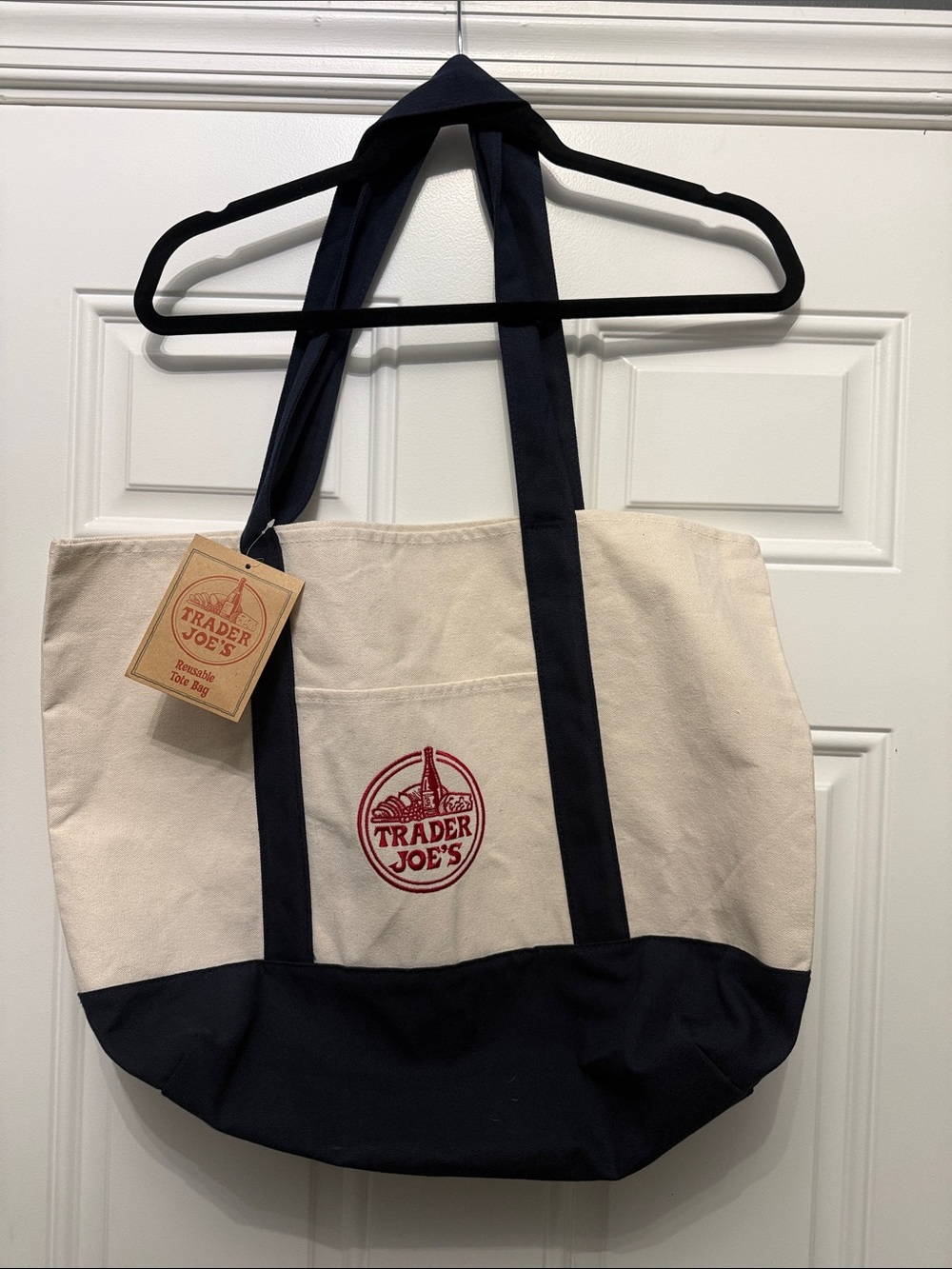 Trader Joe’s reusable bag - navy tan - viral NWT large !!!